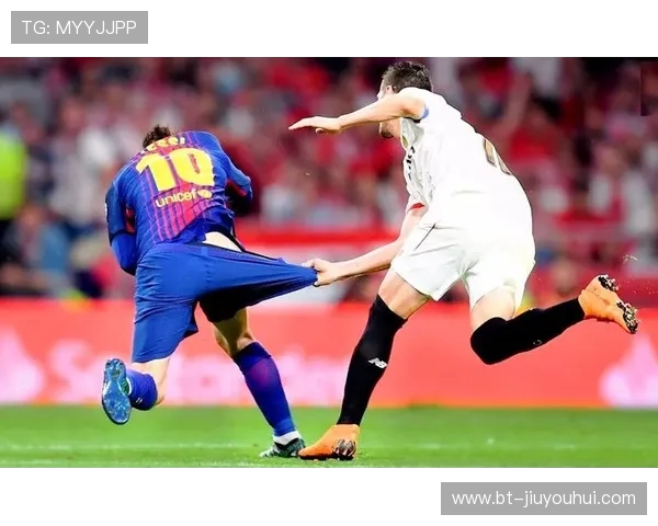 路人偶遇足球赛震撼瞬间：球场上的激情与意外之美